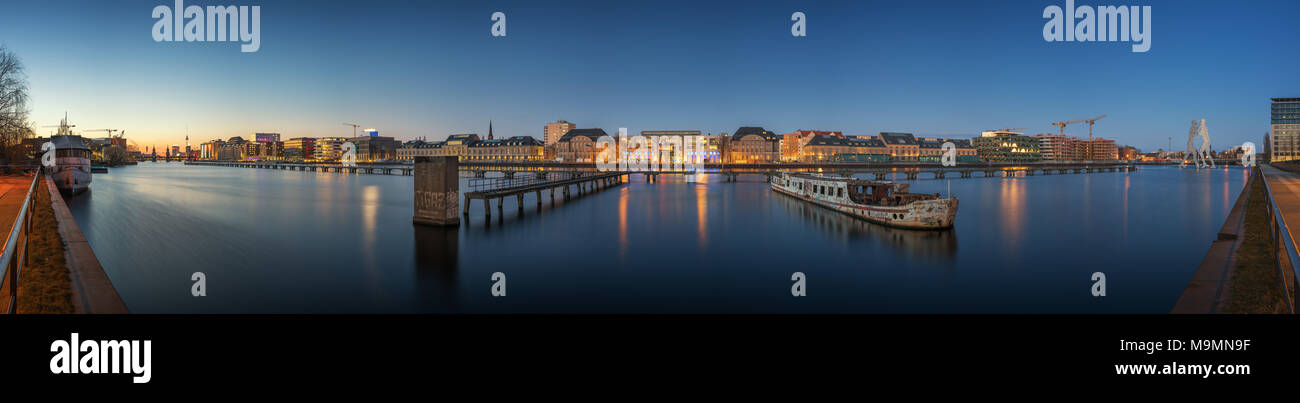 Spree bank between Elsen bridge and Oberbaum Bridge, Treptow, Berlin, Germany Stock Photo