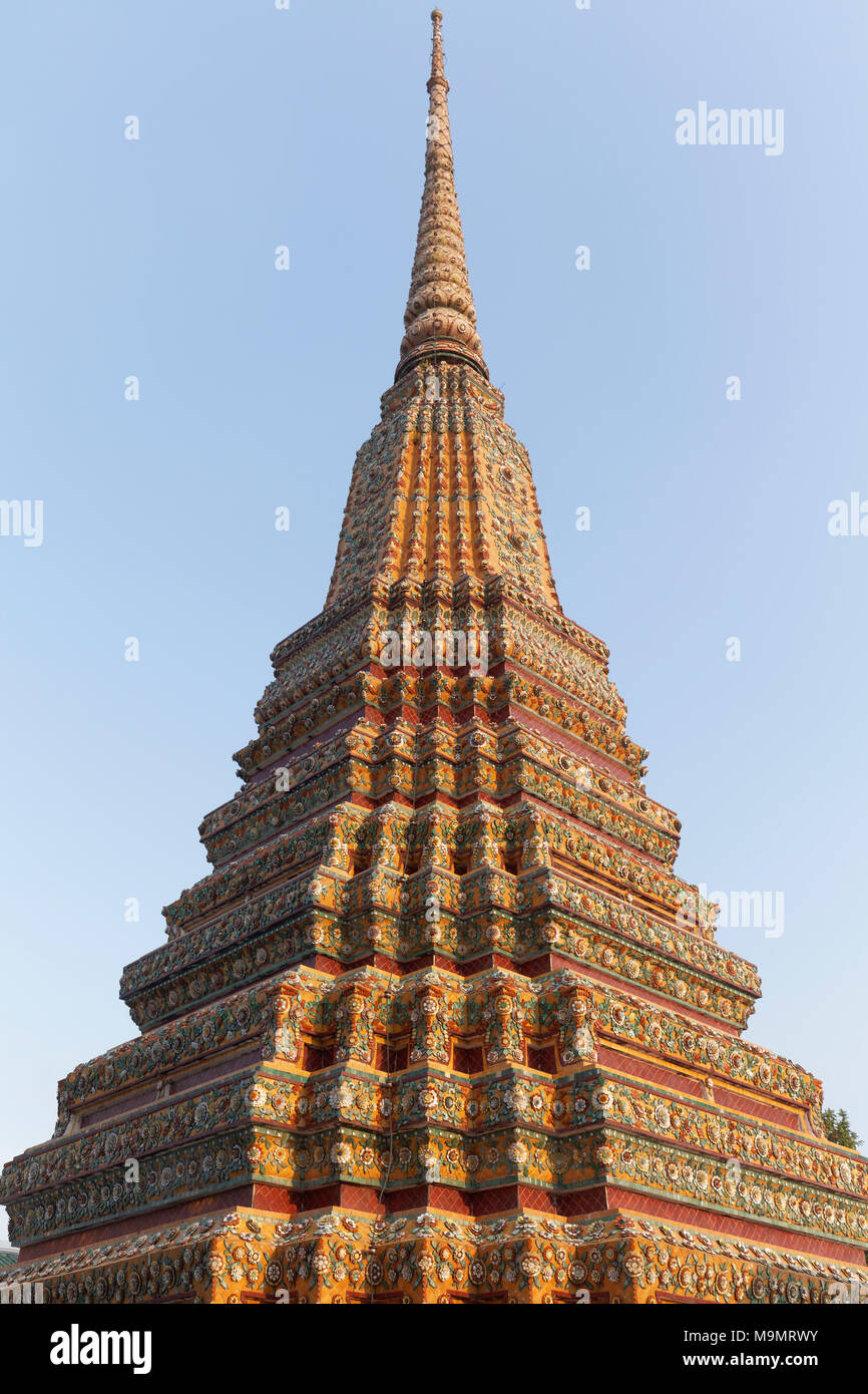 Big Chedi of the Phra-Maha-Chedi-Si-Ratchakan-Group, decorated with coloured tiles, Wat Pho, Buddhist temple complex Stock Photo