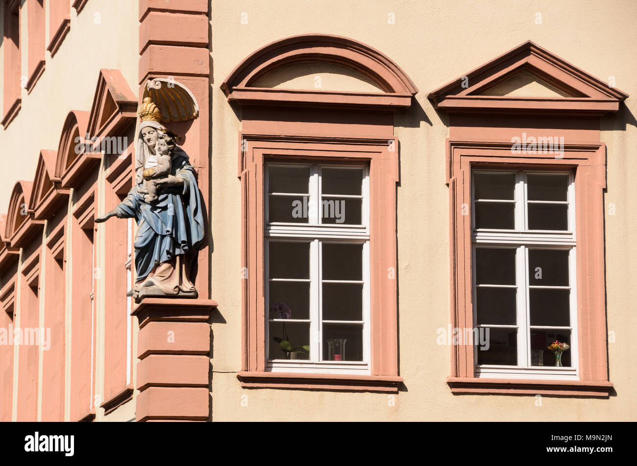 Madonna am Haus des Glockengießers Speck , Heidelberg, Baden-Württemberg, Deutschland, Europa Stock Photo