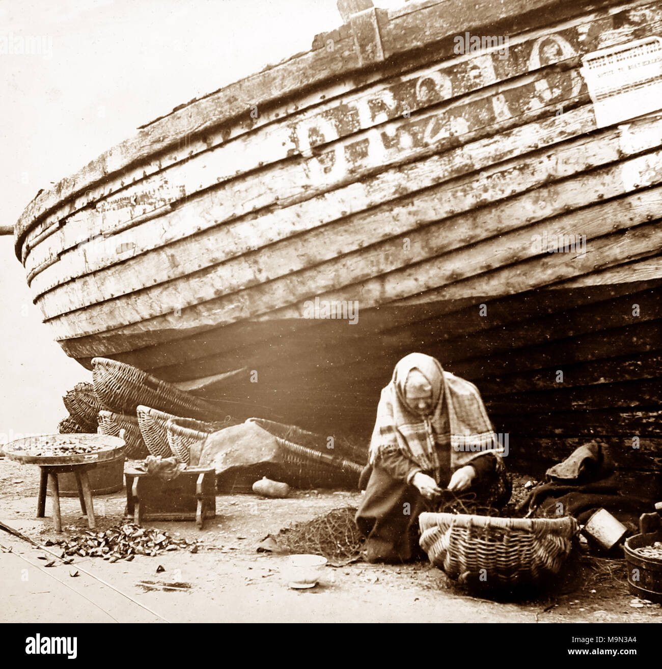 Mending fishing nets, Broughty Ferry, Dundee, Victorian period Stock Photo