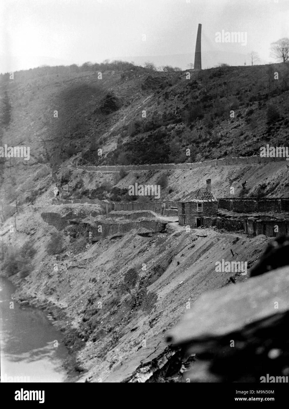 AJAXNETPHOTO. 1913-1914. GAWTON MINE, ENGLAND. - REMAINS OF OLD MINING COMPLEX IN WEST COUNTRY NEAR TAVISTOCK HAMLETS. PHOTOGRAPHER:UNKNOWN © DIGITAL IMAGE COPYRIGHT AJAX VINTAGE PICTURE LIBRARY SOURCE: AJAX VINTAGE PICTURE LIBRARY COLLECTION REF:182303 0874 Stock Photo