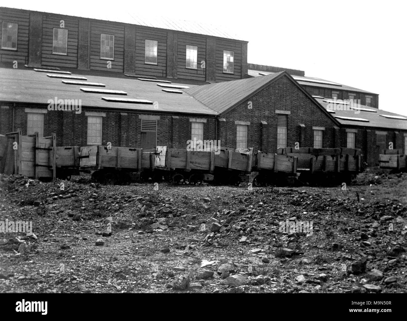 AJAXNETPHOTO. 1913-1914. HEMERDON MINE, ENGLAND. - REMAINS OF OLD MINING COMPLEX IN WEST COUNTRY NEAR PLYMPTON, DEVON. PHOTOGRAPHER:UNKNOWN © DIGITAL IMAGE COPYRIGHT AJAX VINTAGE PICTURE LIBRARY SOURCE: AJAX VINTAGE PICTURE LIBRARY COLLECTION REF:182303 1074 Stock Photo