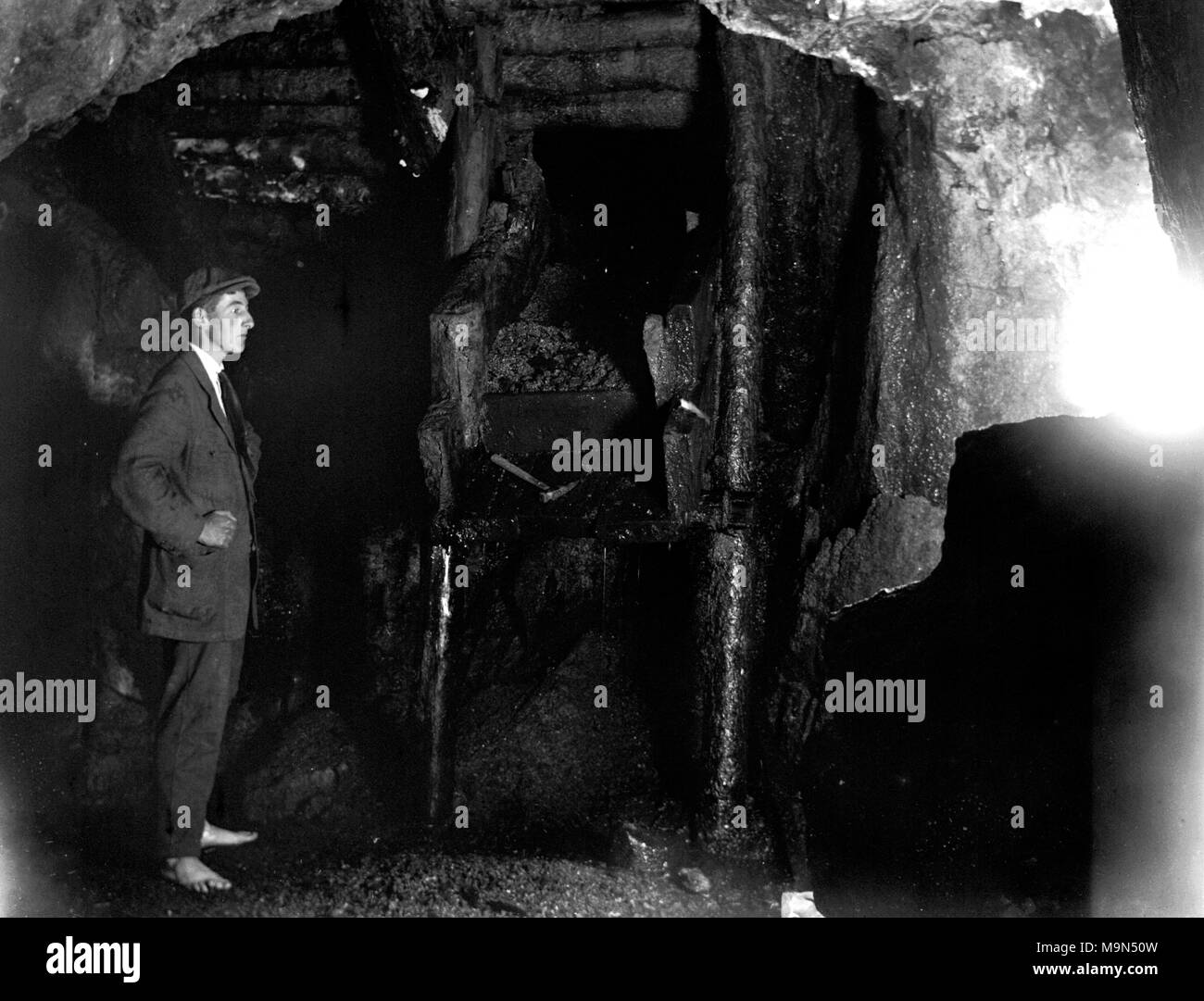 AJAXNETPHOTO. 1913-1914. EAST HILL KIT MINE, ENGLAND. - PHOTOGRAPHER SELF PORTRAIT USING FLASHLIGHT INSIDE OLD TIN MINING COMPLEX IN WEST COUNTRY. PHOTOGRAPHER:UNKNOWN © DIGITAL IMAGE COPYRIGHT AJAX VINTAGE PICTURE LIBRARY SOURCE: AJAX VINTAGE PICTURE LIBRARY COLLECTION REF:182303 0574 Stock Photo