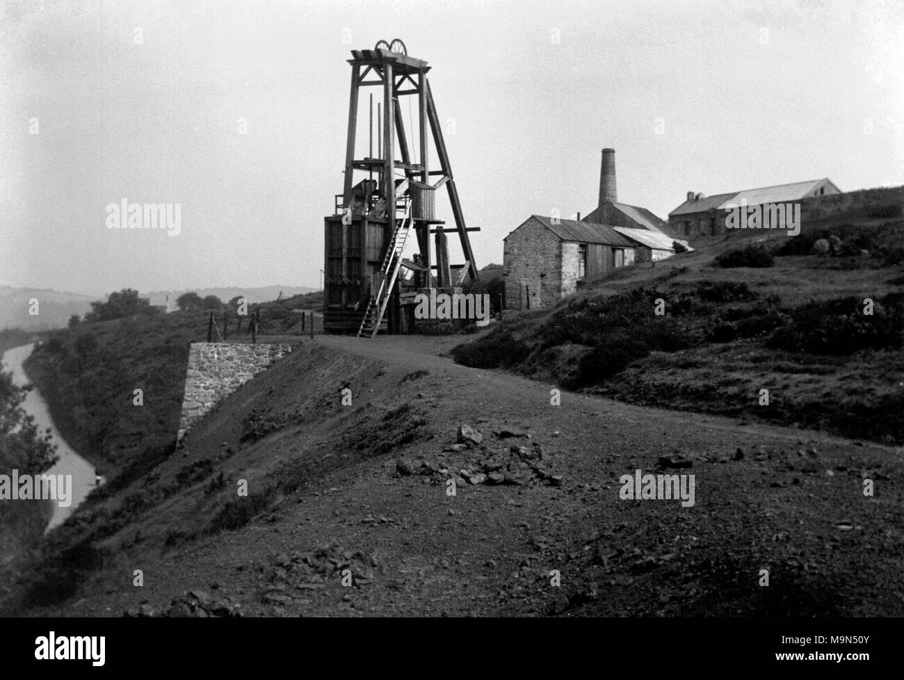 AJAXNETPHOTO. 1913-1914. RAMSLEY MINE, ENGLAND. - REMAINS OF OLD MINING COMPLEX IN WEST COUNTRY. PHOTOGRAPHER:UNKNOWN © DIGITAL IMAGE COPYRIGHT AJAX VINTAGE PICTURE LIBRARY SOURCE: AJAX VINTAGE PICTURE LIBRARY COLLECTION REF:182303 0674 Stock Photo
