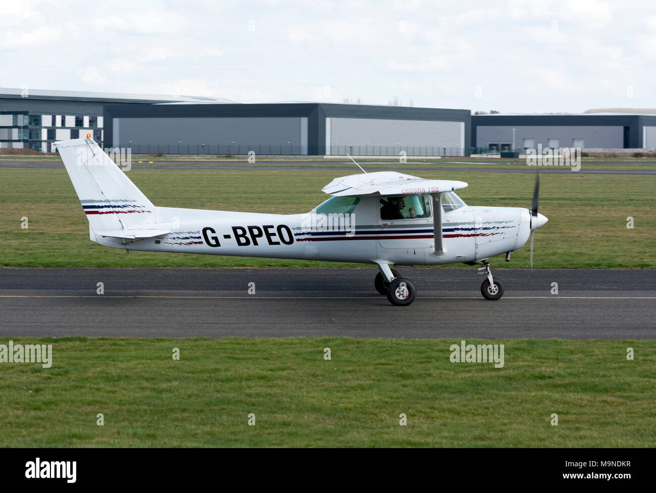 Cessna 152 at Wellesbourne Airfield, Warwickshire, UK (G-BPEO) Stock Photo