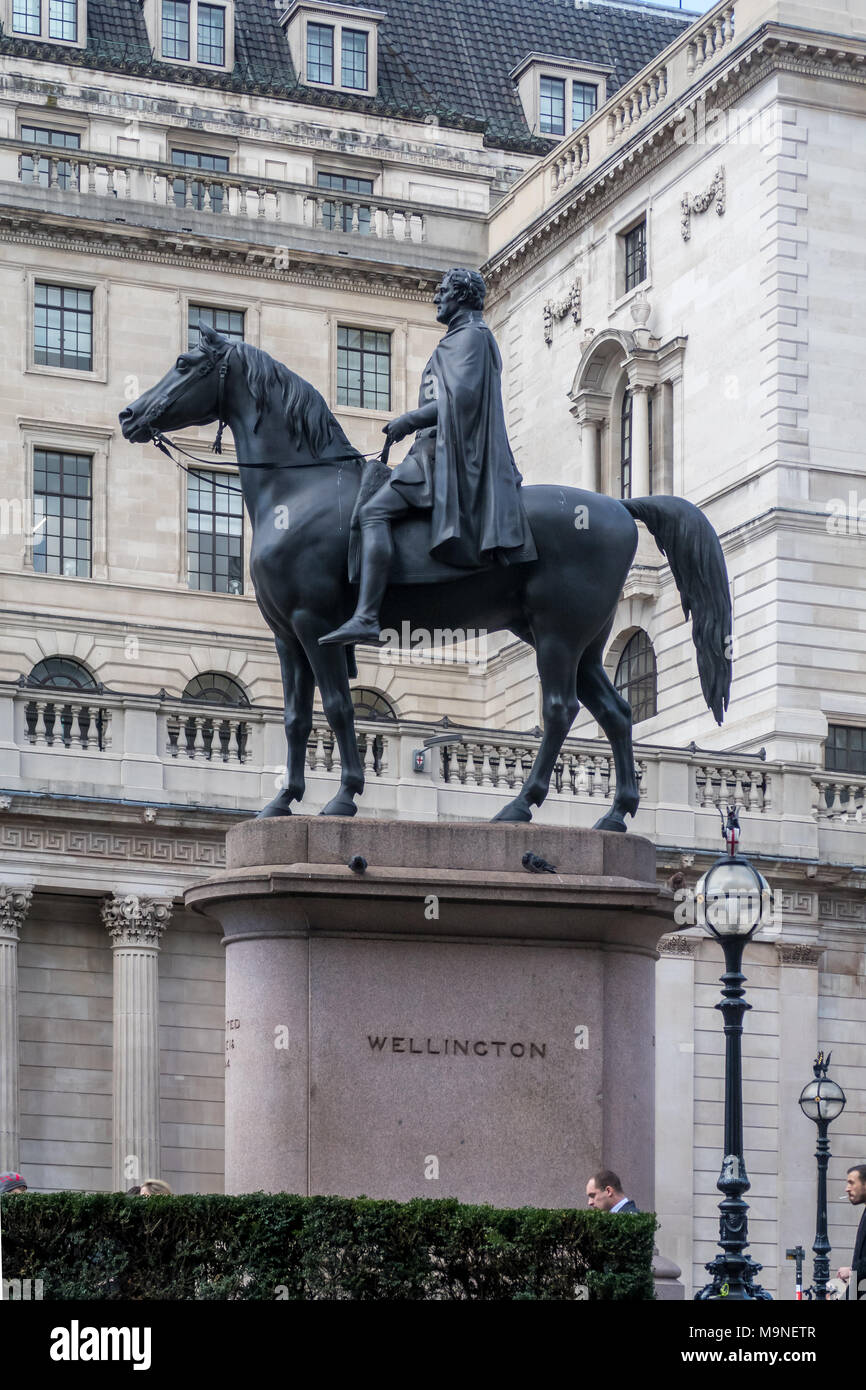 Equestrian statue of the Duke of Wellington, sculpted by Francis Leggatt Chantrey and Herbert William Weekes.  Located at Royal Exchange, London Stock Photo