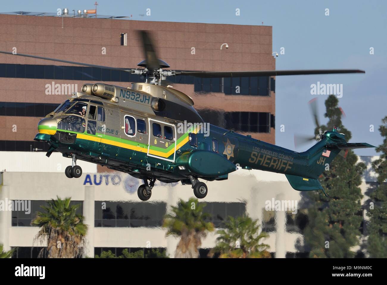 LOS ANGELES COUNTY SHERIFF'S DEPARTMENT AIRBUS HELICOPTER AS332L SUPER PUMA  N952JH. Stock Photo