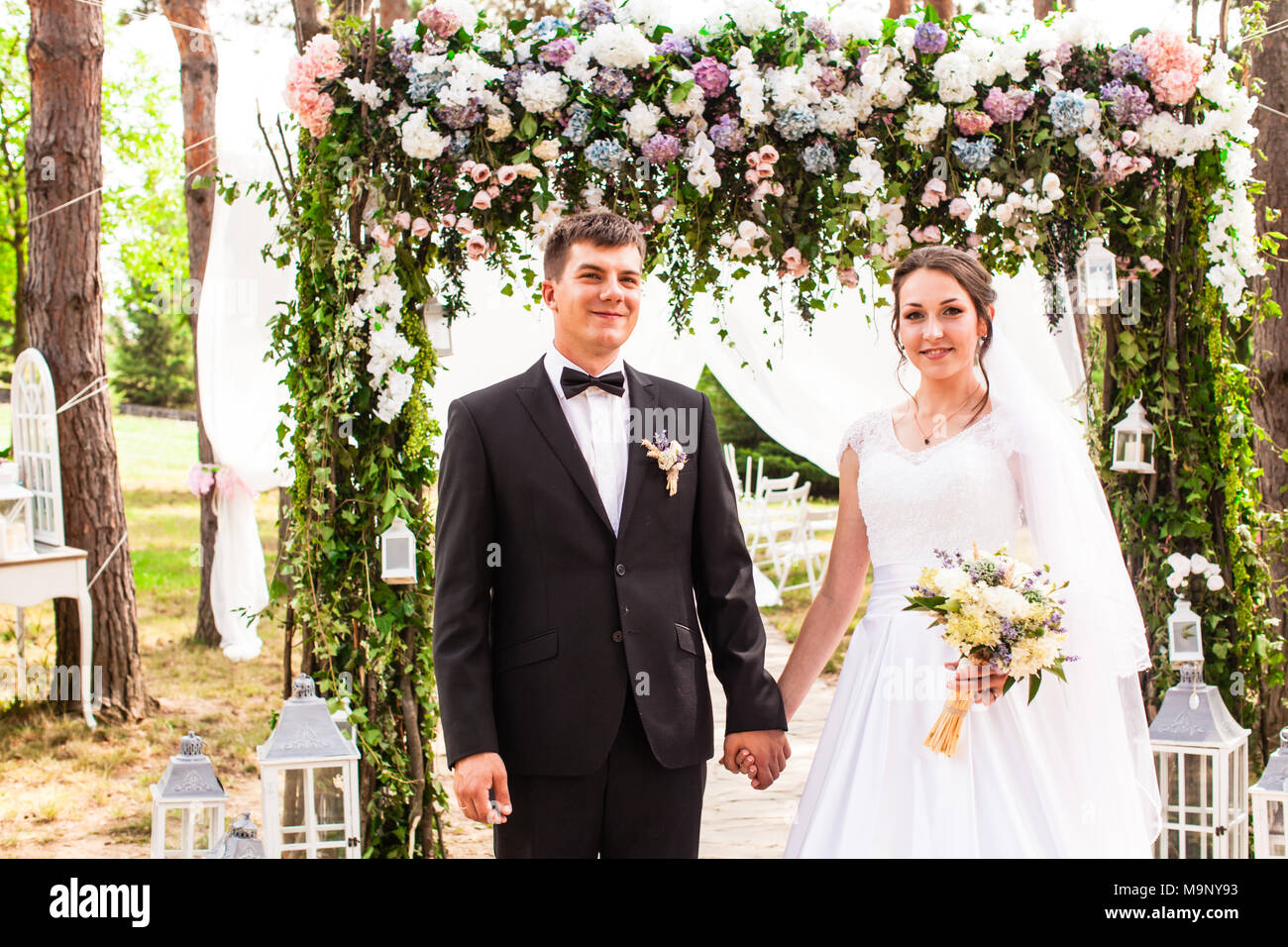 Wedding couple outdoor Stock Photo - Alamy