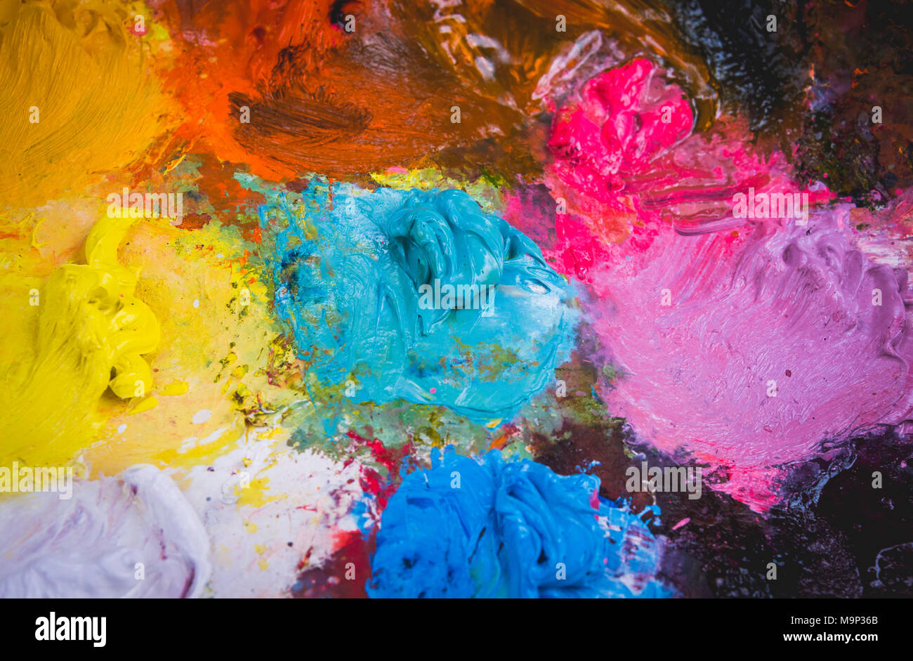 Colour palette, colourful painting palette of a painter, artist, with different oil colours, detail Stock Photo