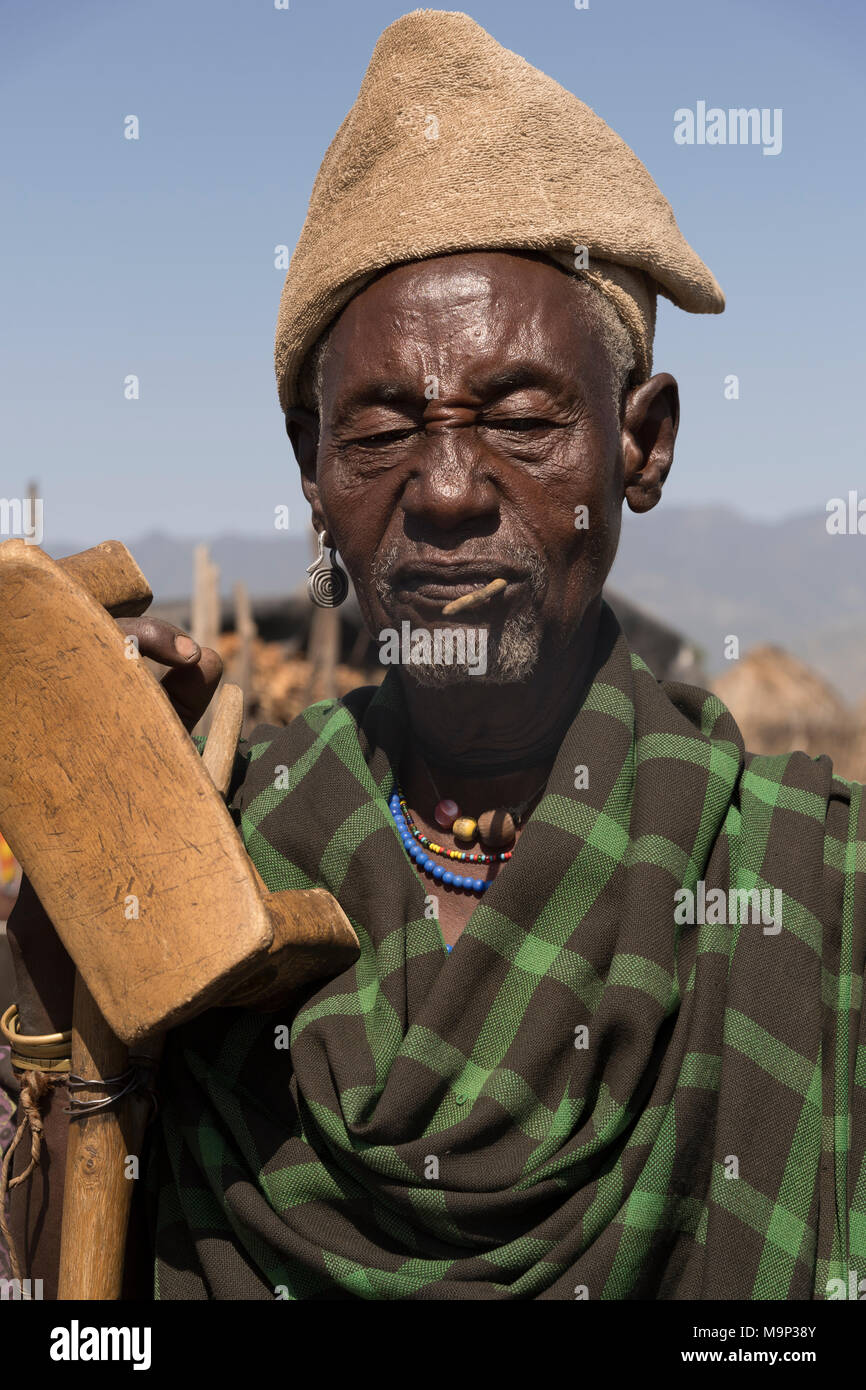 Old man, going blind, Arbore tribe, portrait, Turmi, Ethiopia Stock Photo
