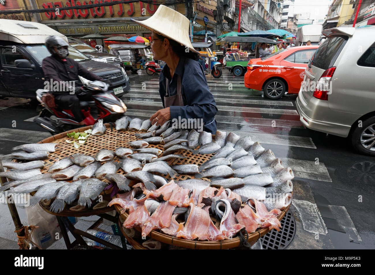 Fish Street Sales, Fish Saleswoman in dense traffic, Yaowarat Road, Chinatown, Samphanthawong, Bangkok, Thailand Stock Photo