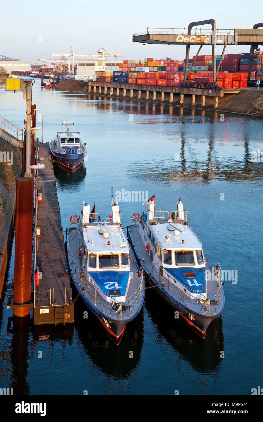 Vinckekanal mit  Containerverladebruecke im groessten Binnenhafen Europas, Duisburg, Ruhrgebiet, Nordrhein-Westfalen, Europa Stock Photo