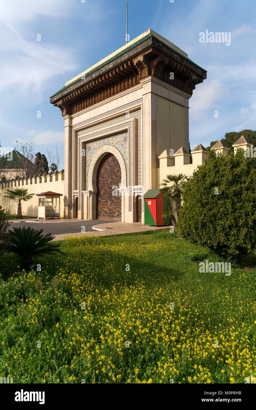 Gate to the Royal Palace Dar el-Makhzen, Fez, Morocco Stock Photo - Alamy