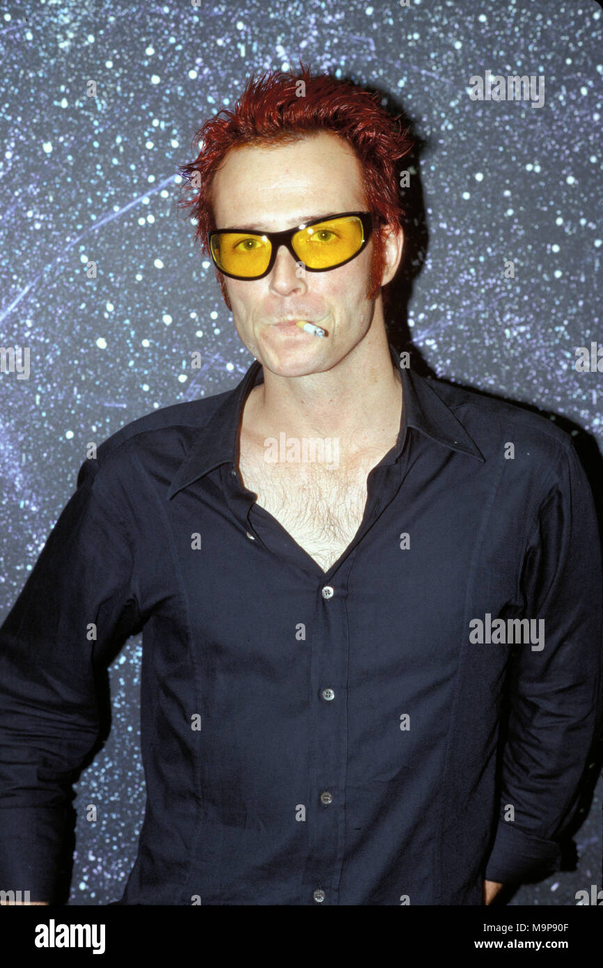 NEW YORK CITY, NY - JUNE 19: Scott Weiland of StoneTemple Pilots poses for a portrait on June19, 1996 in New York City  People:  Scott Weiland Stock Photo