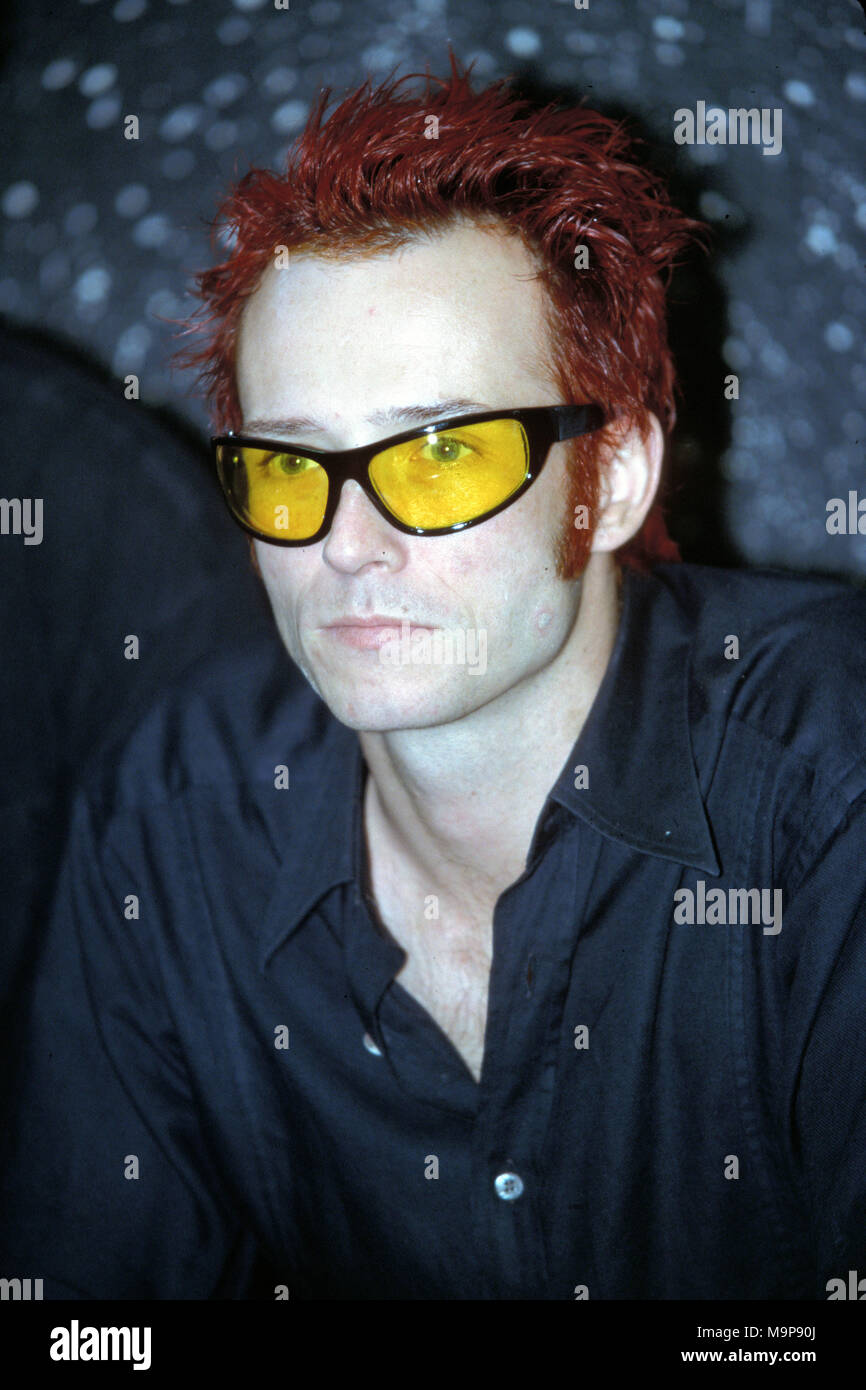 NEW YORK CITY, NY - JUNE 19: Scott Weiland of StoneTemple Pilots poses for a portrait on June19, 1996 in New York City  People:  Scott Weiland Stock Photo