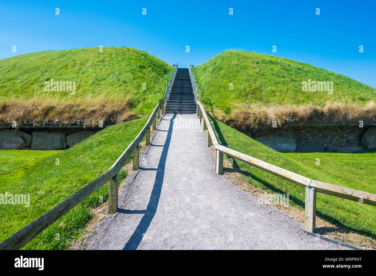 Neolithic passage grave, Knowth,Unesco world heritage sight, prehstoric Bru na Boinne, Ireland Stock Photo
