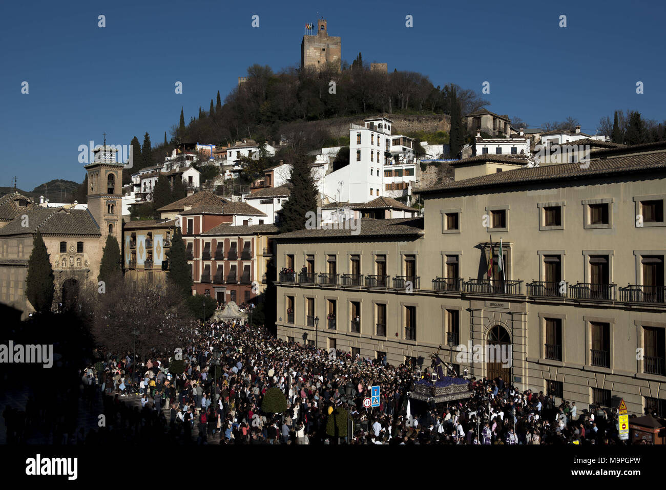 Granada, Granada, Spain. 27th Mar, 2018. The ''Cristo del Gran Poder'' from ''La Esperanza'' brotherhood seen in Plaza Nueva with Alhambra monument as background during the Holy Tuesday in Granada.Every year thousands of christians believers celebrates the Holy Week of Easter with the crucifixion and resurrection of Jesus Christ. Credit: Carlos Gil/SOPA Images/ZUMA Wire/Alamy Live News Stock Photo