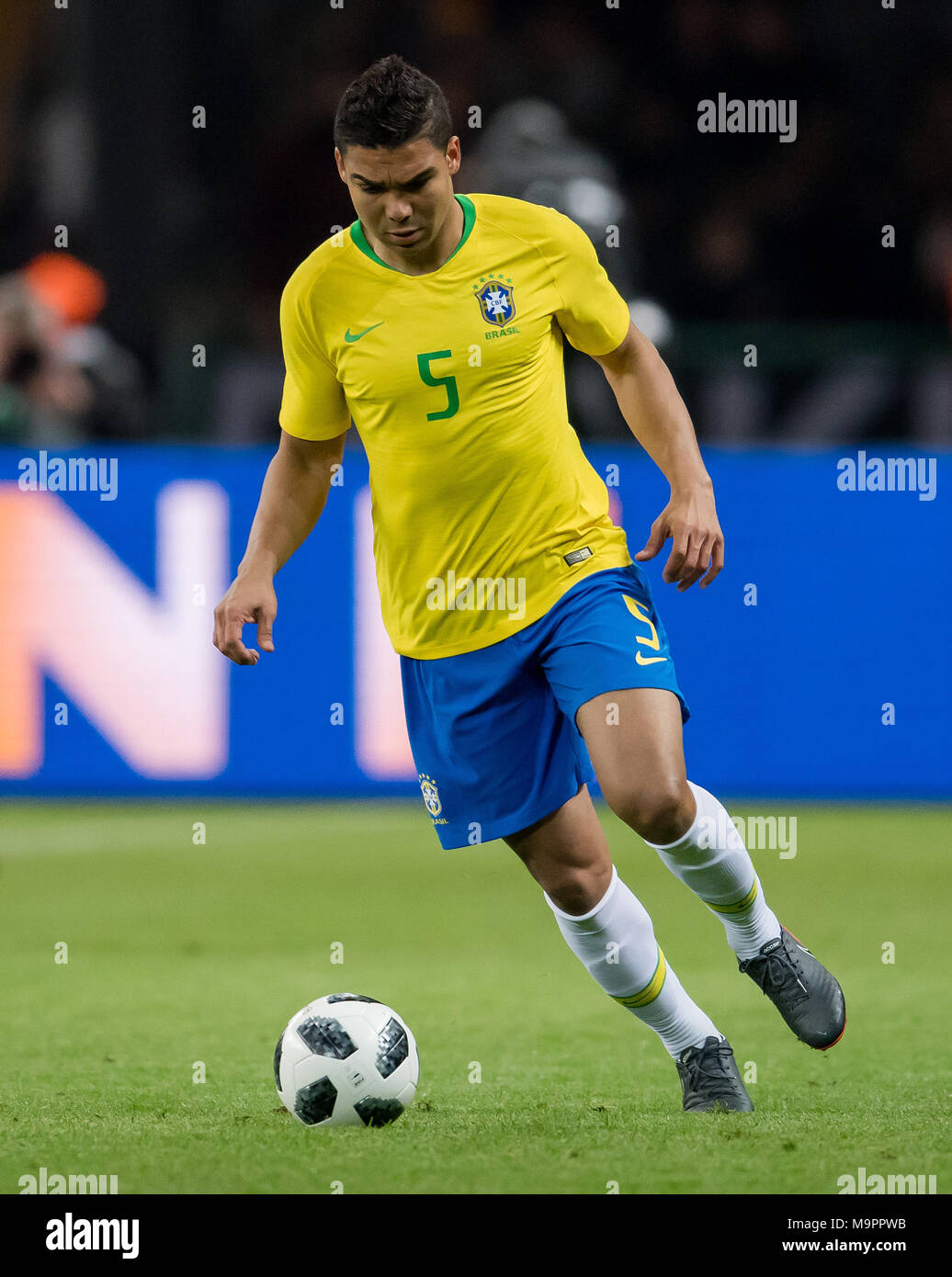 Berlin, Deutschland. 27th Mar, 2018. Casemiro (Brasilien) am Ball GES/  Fussball/ Freundschaftsspiel: Germany - Brasilien, 27.03.2018  Football/Soccer: Friendly Match: Germany vs Brazil, Berlin, March 27, 2018  |usage worldwide Credit: dpa/Alamy Live News