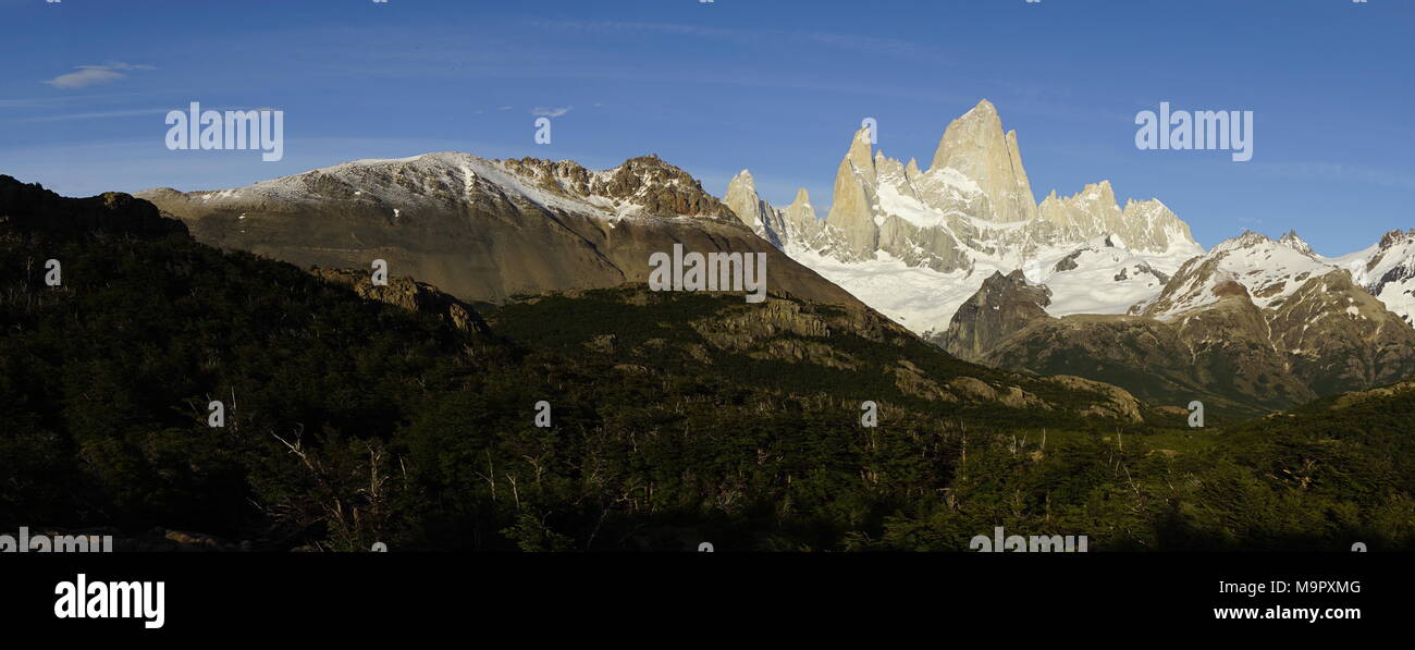 Snowy mountain range with Fitz Roy, Parque Nacional Los Glaciares, province of Santa Cruz, Patagonia, Argentina Stock Photo