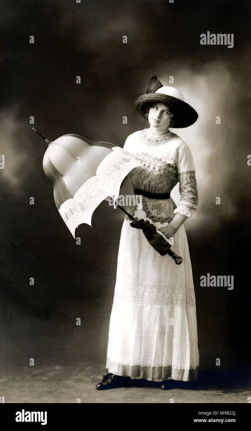 Fashion 1910s hi-res stock photography and images - Alamy Fashion 1910s hi-res stock photography and images - Alamy