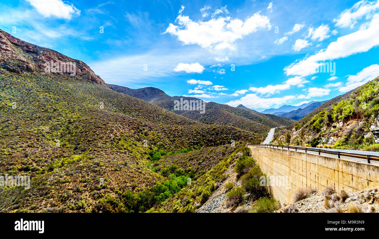The impressive Huisrivierpas, Huis River Pass, on highway 62 between Ladismith and Calitzdorp in the Little Karoo of the Western Cape of South Africa Stock Photo