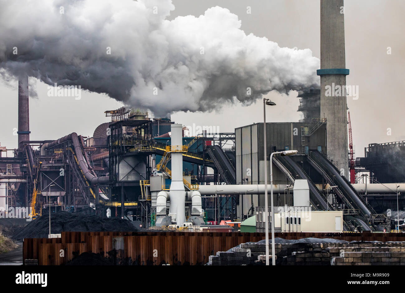 The Tata Steel steelworks in IJmuiden, Velsen, North Holland, Netherlands,  largest industrial area in the Netherlands, 2 blast furnaces, 2 coking plan  Stock Photo - Alamy