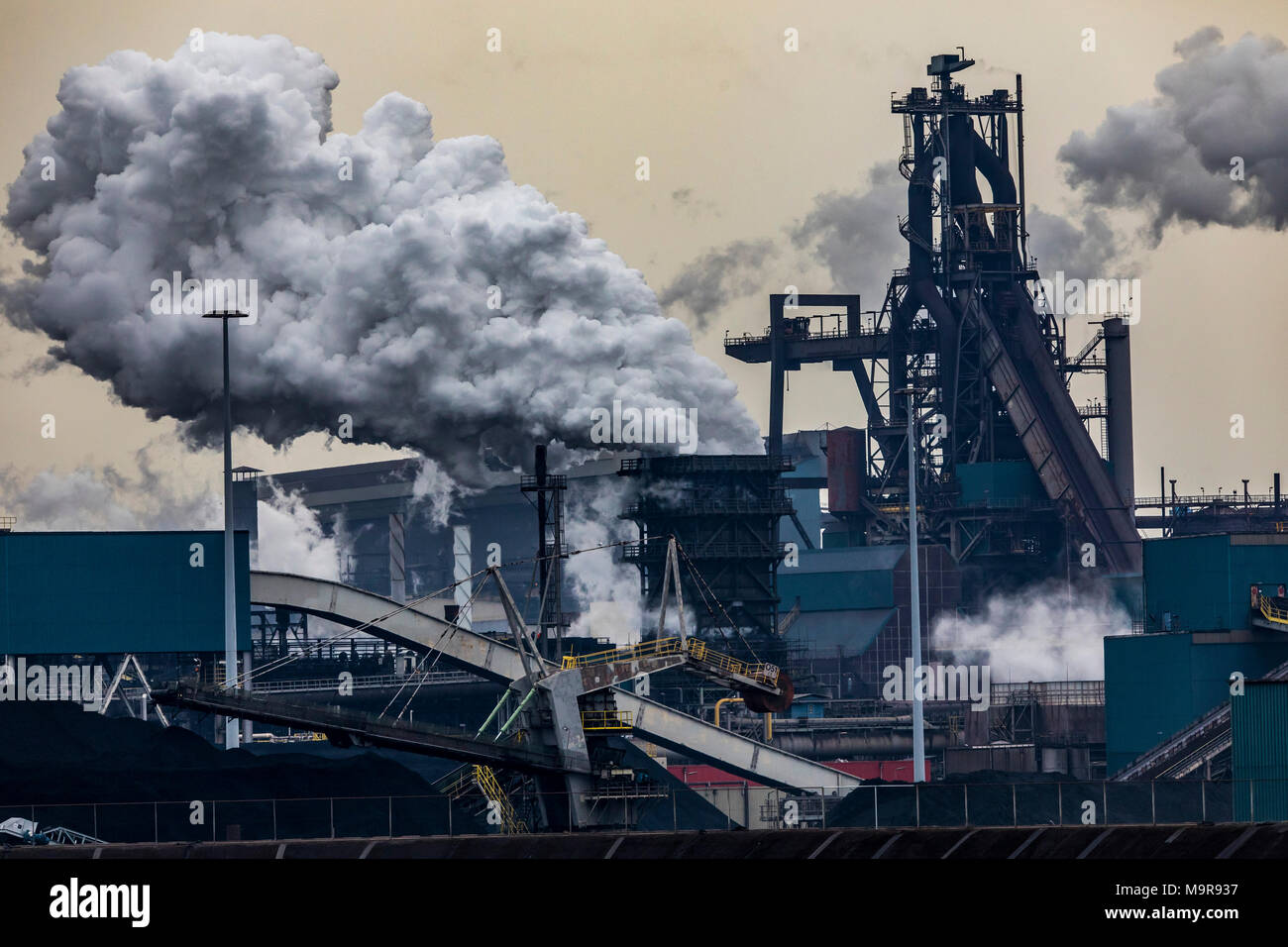 The Tata Steel steelworks in IJmuiden, Velsen, North Holland, Netherlands,  largest industrial area in the Netherlands, 2 blast furnaces, 2 coking plan  Stock Photo - Alamy