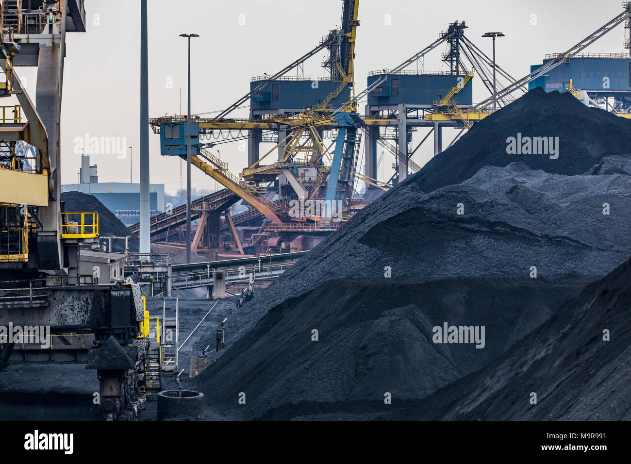 The Tata Steel steelworks in IJmuiden, Velsen, North Holland, Netherlands,  largest industrial area in the Netherlands, 2 blast furnaces, 2 coking plan  Stock Photo - Alamy