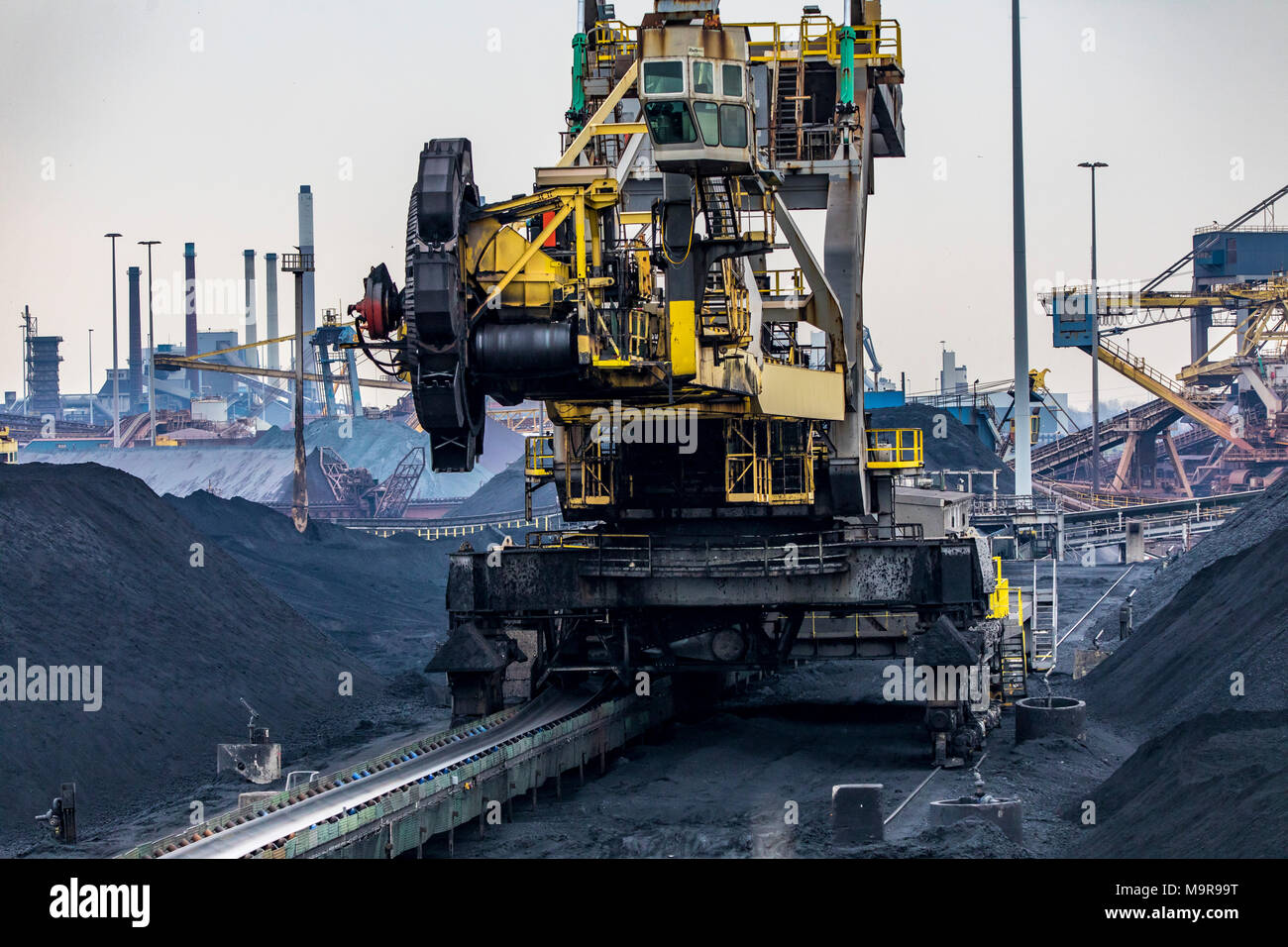 The Tata Steel steelworks in IJmuiden, Velsen, North Holland, Netherlands,  largest industrial area in the Netherlands, 2 blast furnaces, 2 coking plan  Stock Photo - Alamy