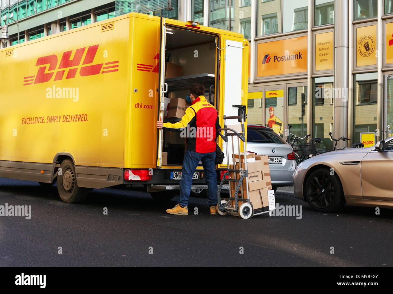 Page 3 - Yellow Dhl Car High Resolution Stock Photography and Images - Alamy