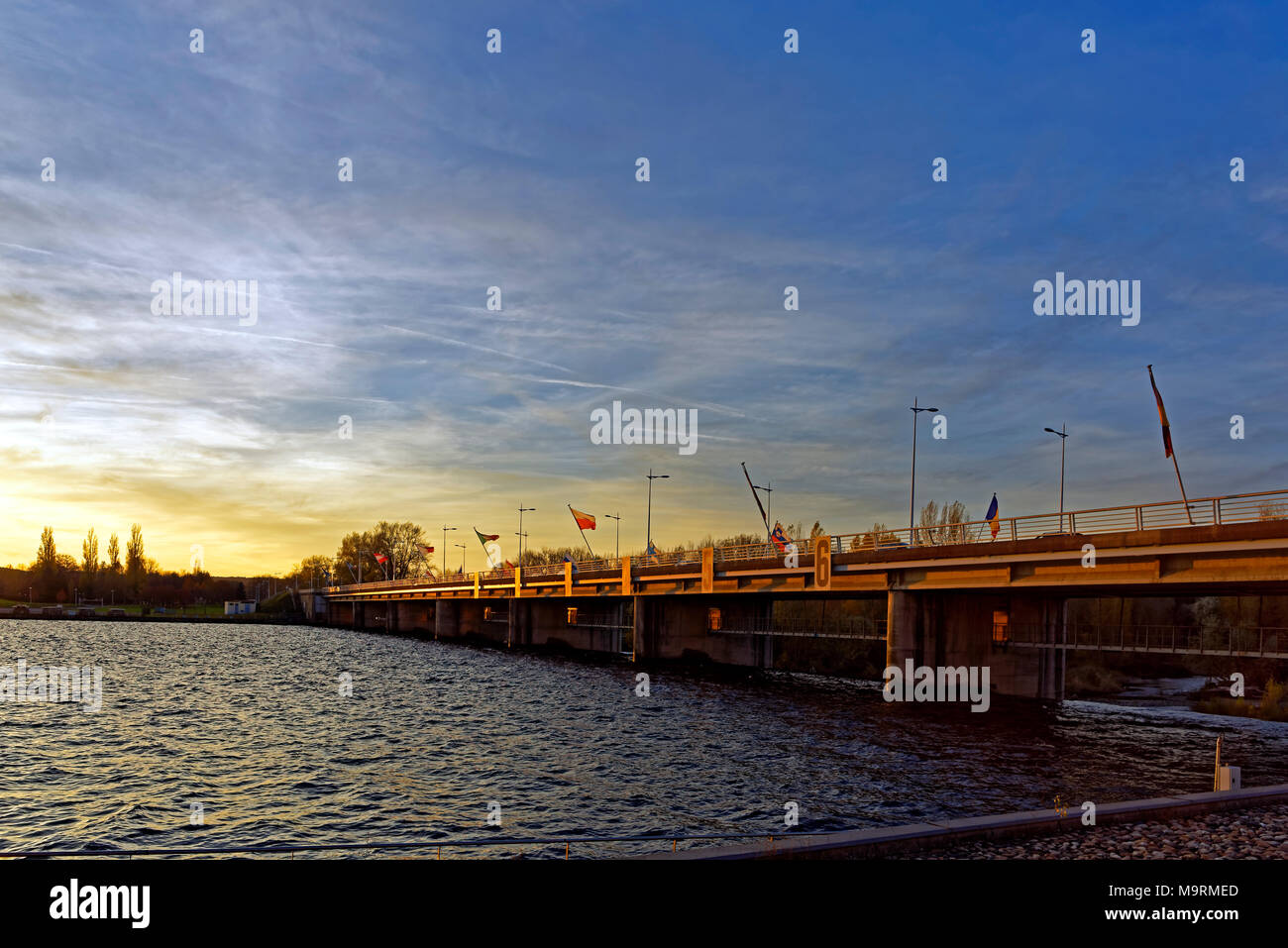 Europe, France, Auvergne, Vichy, Pont de l'Europe, reservoir Allier ...