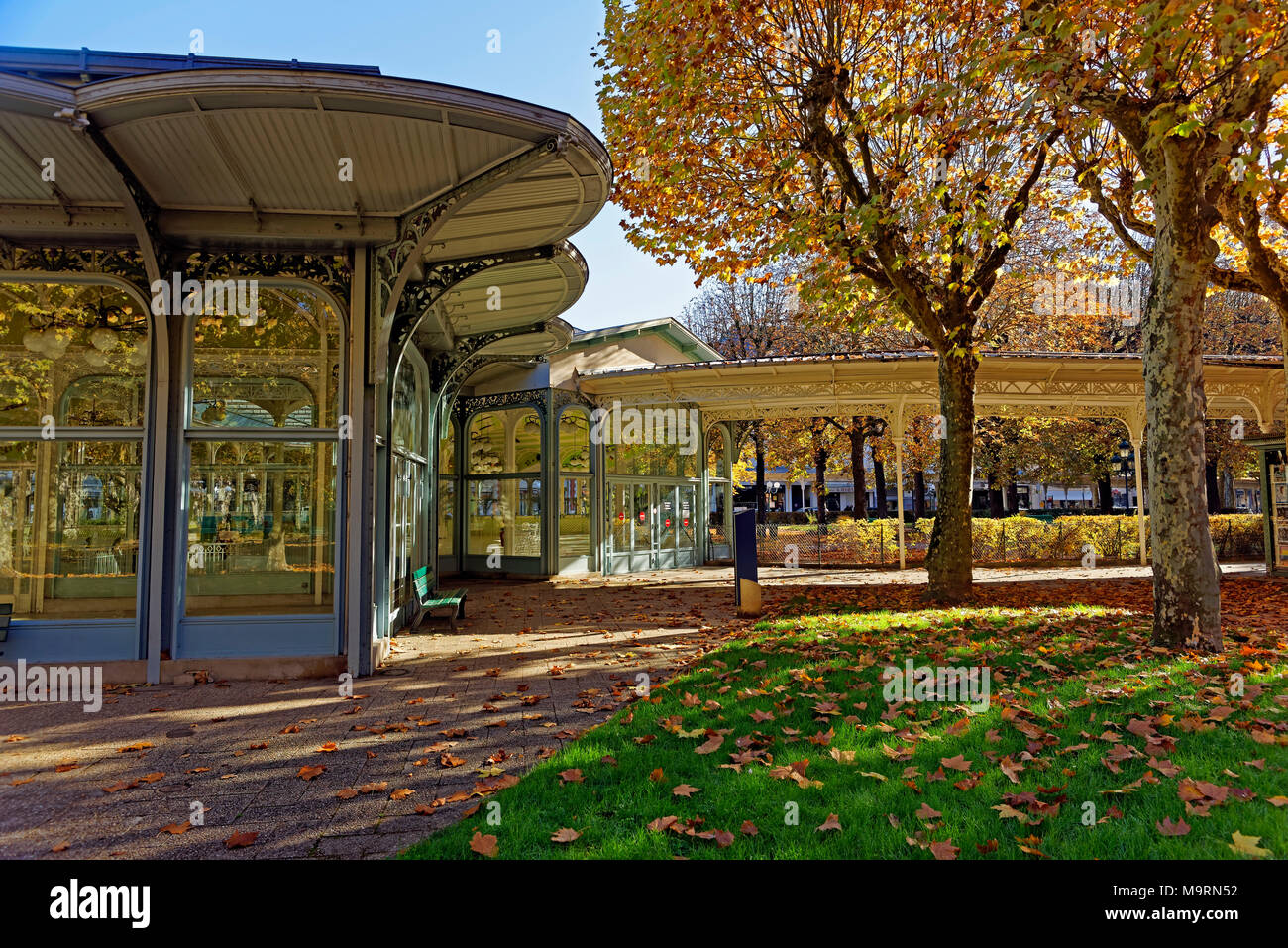 Europe, France, Auvergne, Vichy, avenue Thermale, gallery of the Sources, pump room of the springs, colonnade, autumn, colour of the leaves, building, Stock Photo