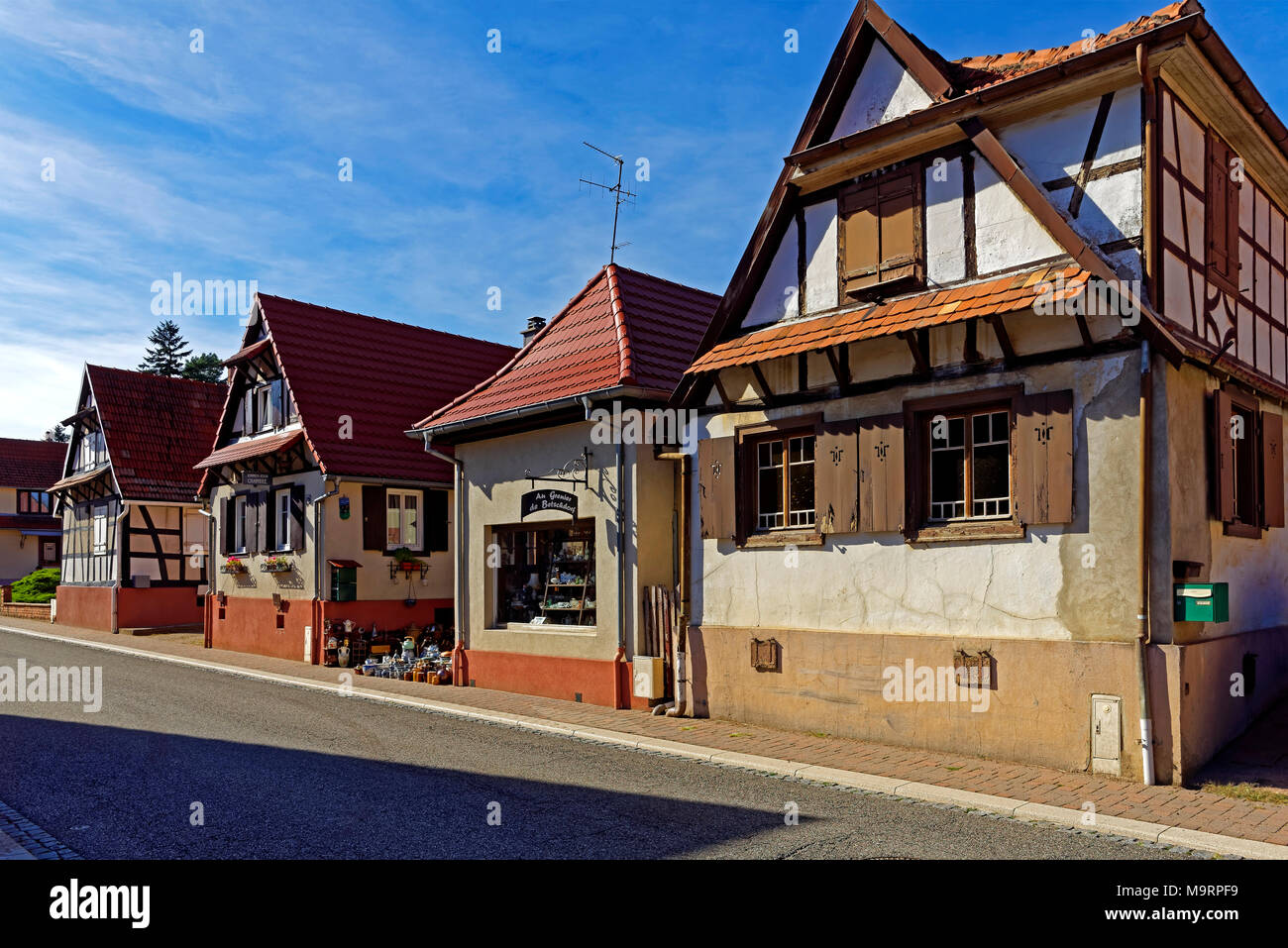 Europe, France, the Rhine, Bas (Alsace), village Betsch, Rue of the Potiers, street view, Poterie, pottery, exhibition, architecture, flowers, framewo Stock Photo