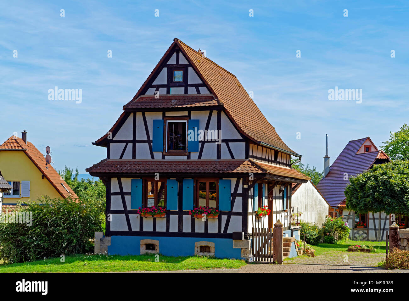 Europe, France, the Rhine, Bas (Alsace), Soultz-sous-Forêts, Rue Principale Hohwiller, half-timbered house, small, architecture, trees, buildings, pla Stock Photo