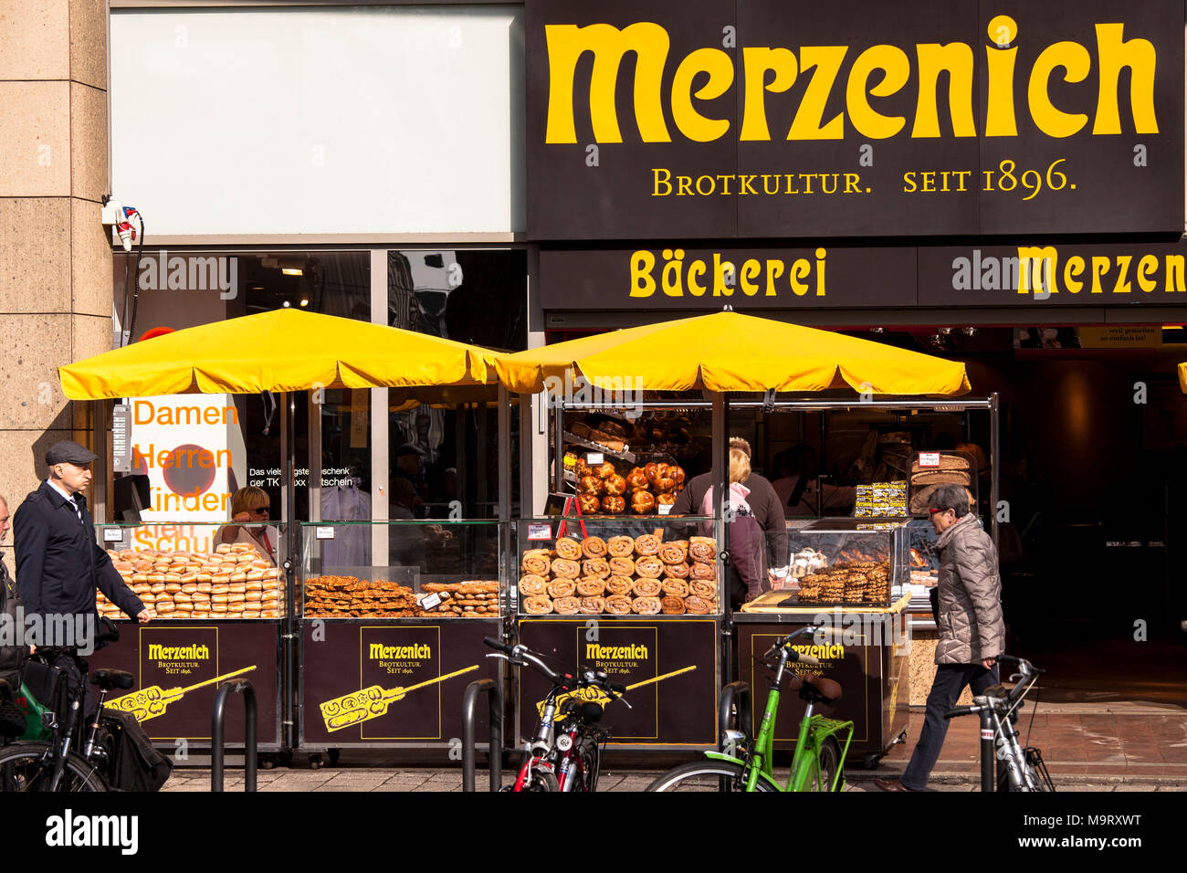 Europe, Germany, North Rhine-Westphalia, Cologne, bakery Merzenich at the Neumarkt.  Europa, Deutschland, Nordrhein-Westfalen, Koeln, Baeckerei Merzen Stock Photo