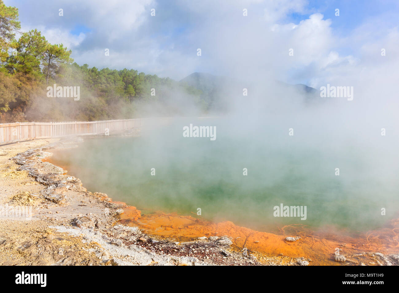 new zealand wai-o-tapu thermal wonderland the champagne pool waiotapu rotorua new zealand waiotapu rotorua new zealand Stock Photo