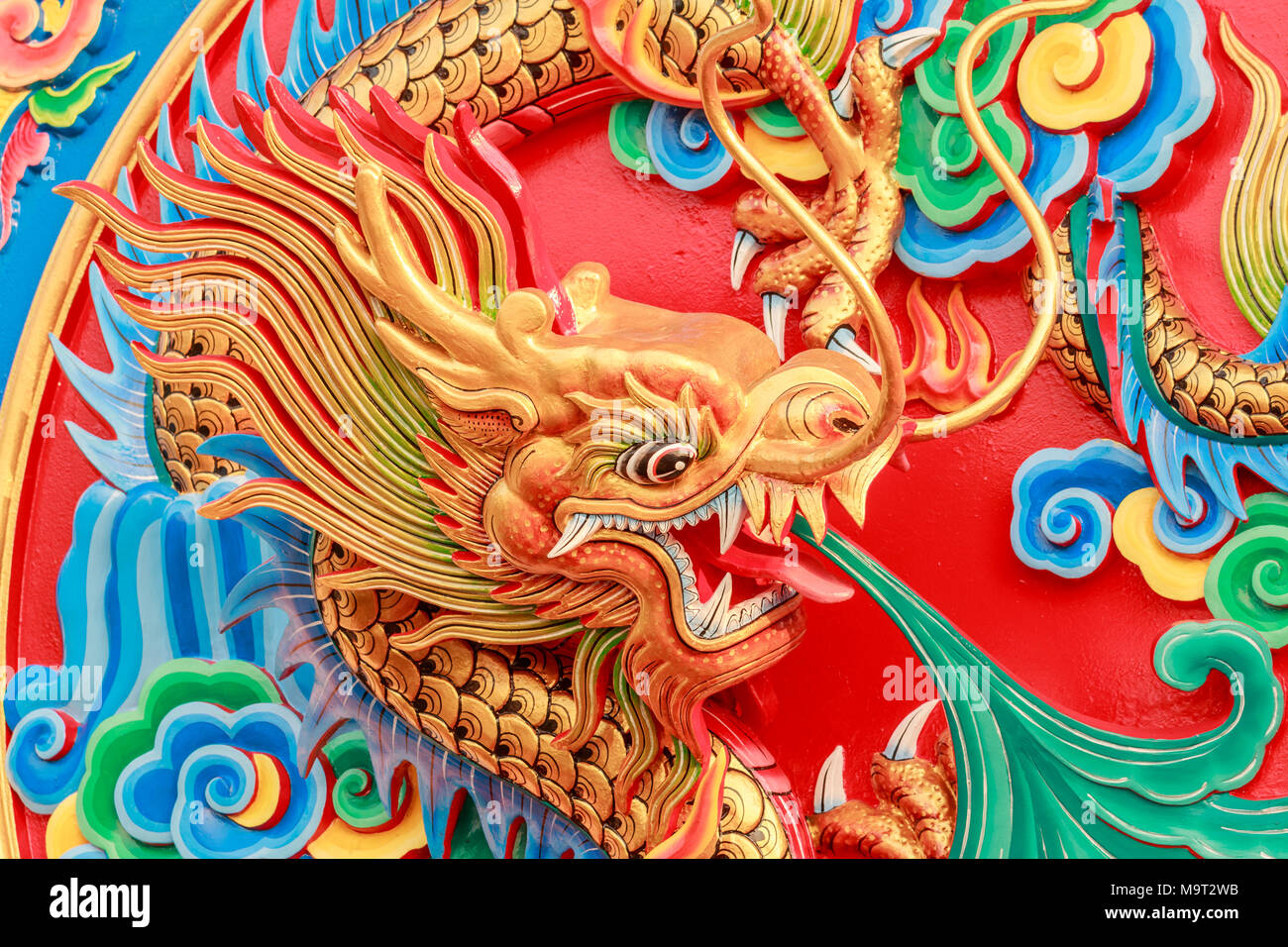 Chinese dragon in the Temple Stock Photo - Alamy