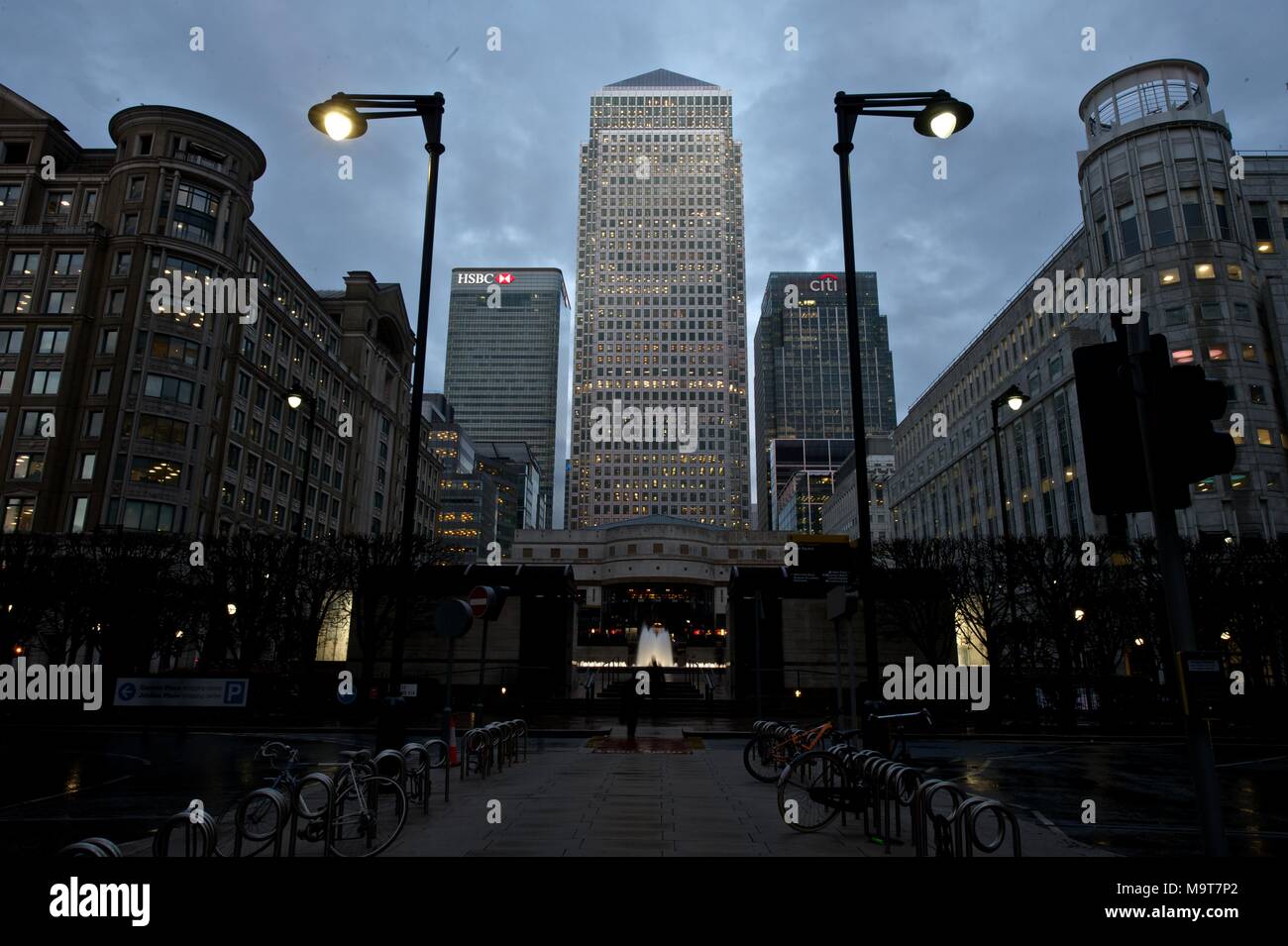 Canary Wharf at night Stock Photo - Alamy