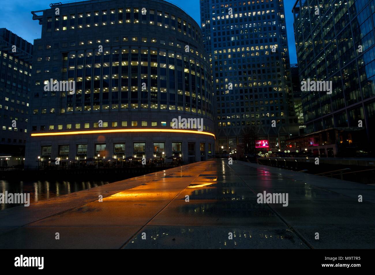 Jp morgan canary wharf night hi-res stock photography and images - Alamy