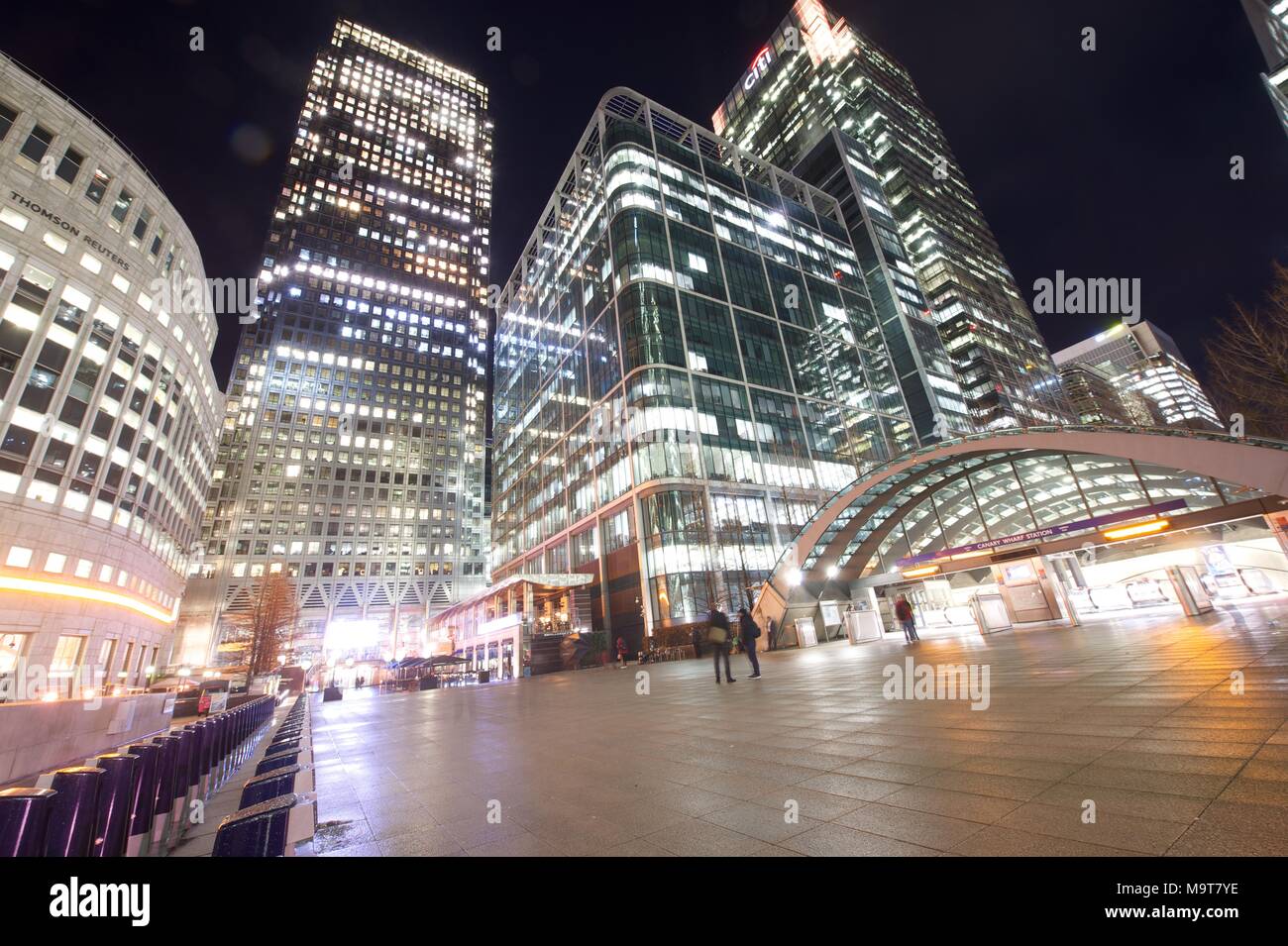 Jp morgan canary wharf night hi-res stock photography and images - Alamy