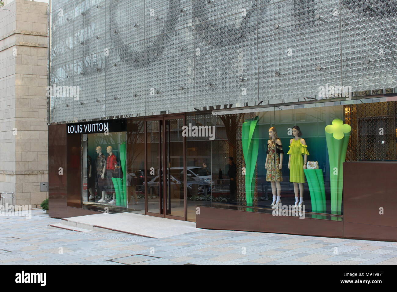 Yayoi Kusama window display for Louis Vuitton in Selfridges, London Stock  Photo - Alamy
