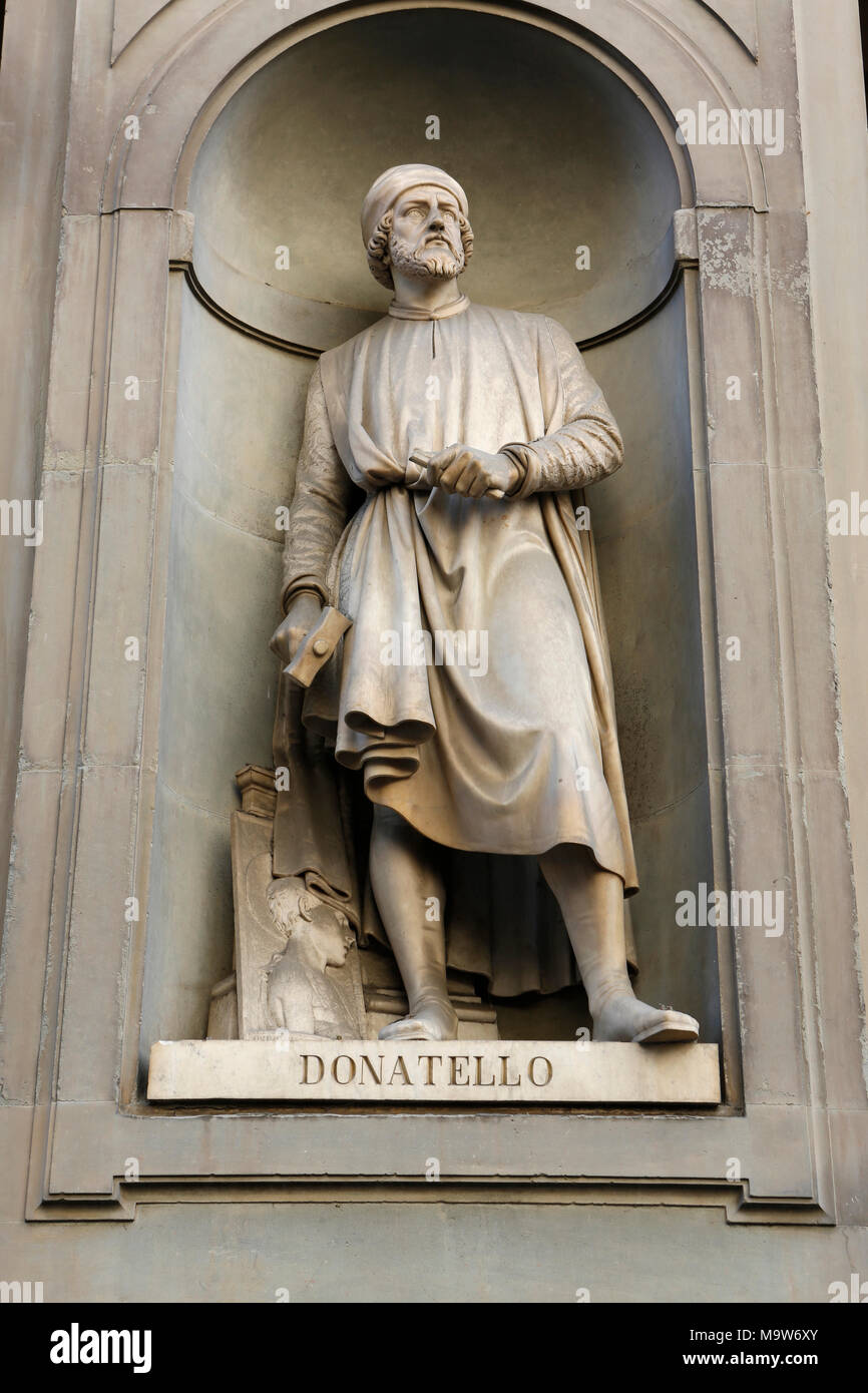 Donatello,Statue of Donatello by Donato di Niccolo di Betto Bardi,Fassade von Uficci,Florenz,Tuscany,Italien Stock Photo
