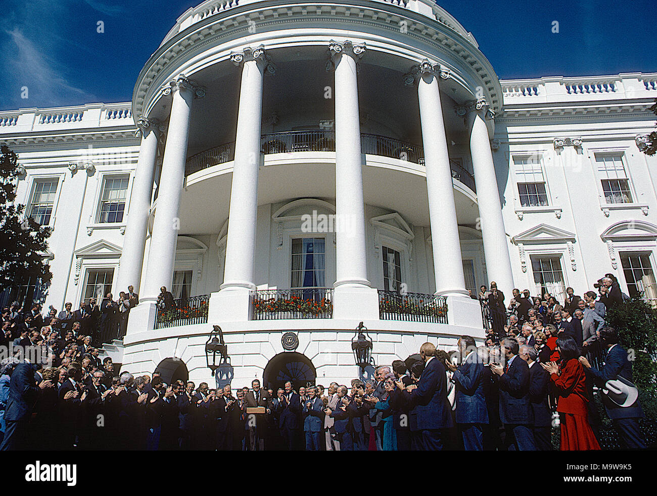 Washington DC., USA, October, 1984 President Ronald Reagan walks back to  the White House after arriving on the South Lawn in Marine One. Credit:  Mark Reinstein/MediaPunch Stock Photo - Alamy