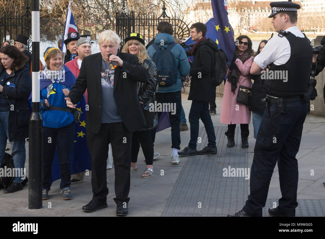 26/03/2018 London, Lambeth Bridge. No10 Vigil Road Block protest ...