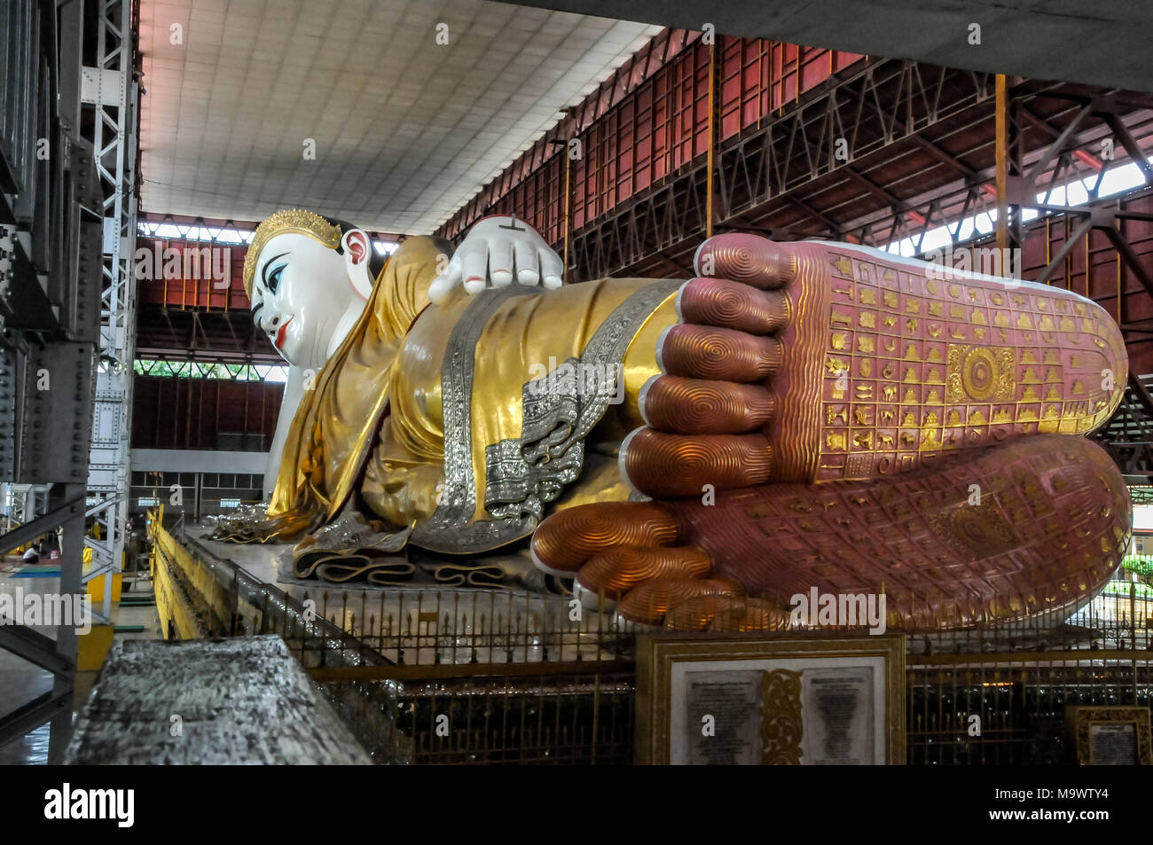 The reclining Buddha in Chaukhtatgyi Buddha Temple in Yangon Stock