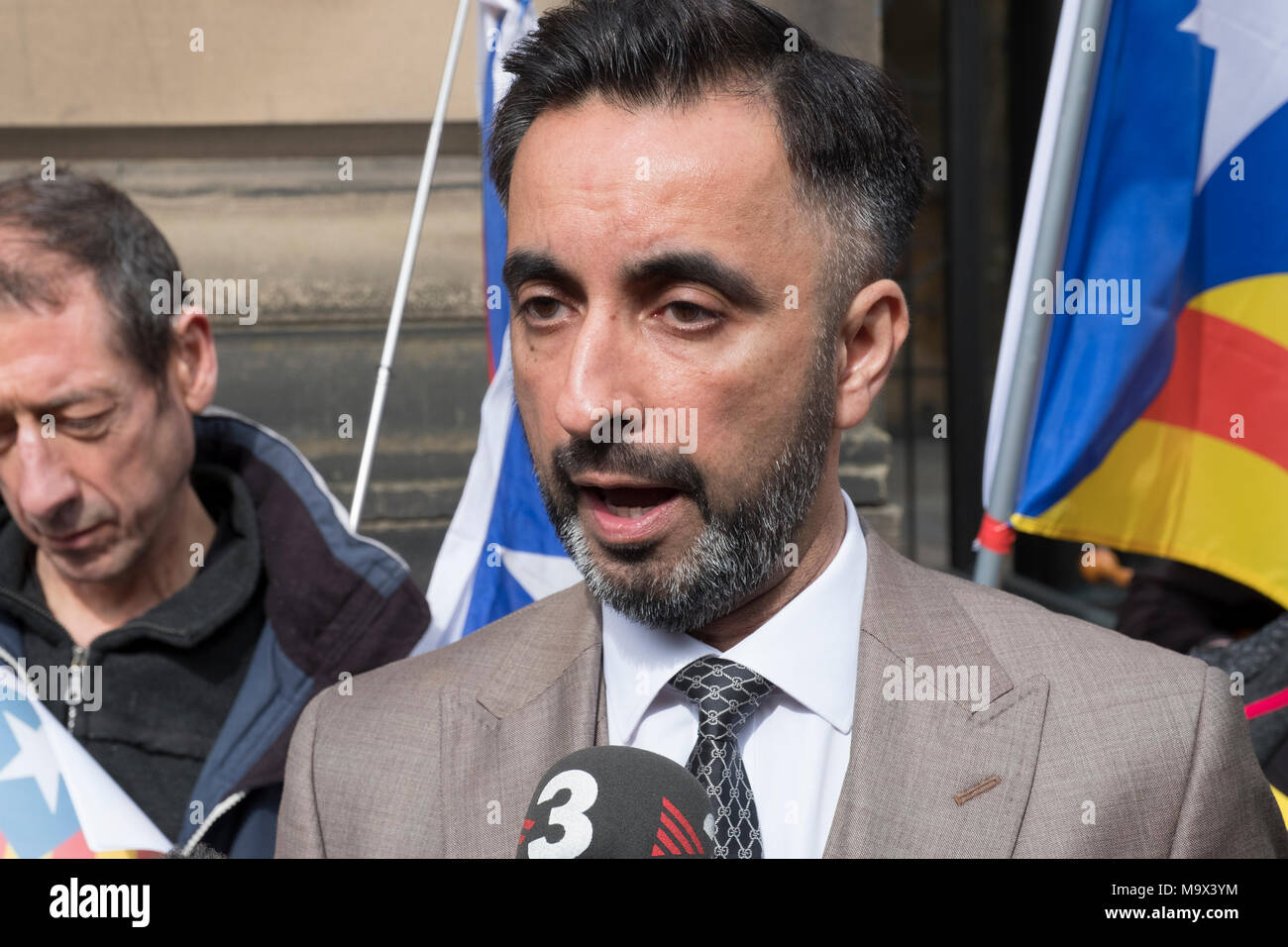 Edinburgh, Scotland,UK. 28 March 2018. Aamer Anwar lawyer of former Catalonia Education Minister and independence supporter Clara Ponsati outside Edinburgh Sheriff Court ahead of her bail hearing. Ponsati faces extradition to Spain. She was granted bail. Credit: Iain Masterton/Alamy Live News Stock Photo