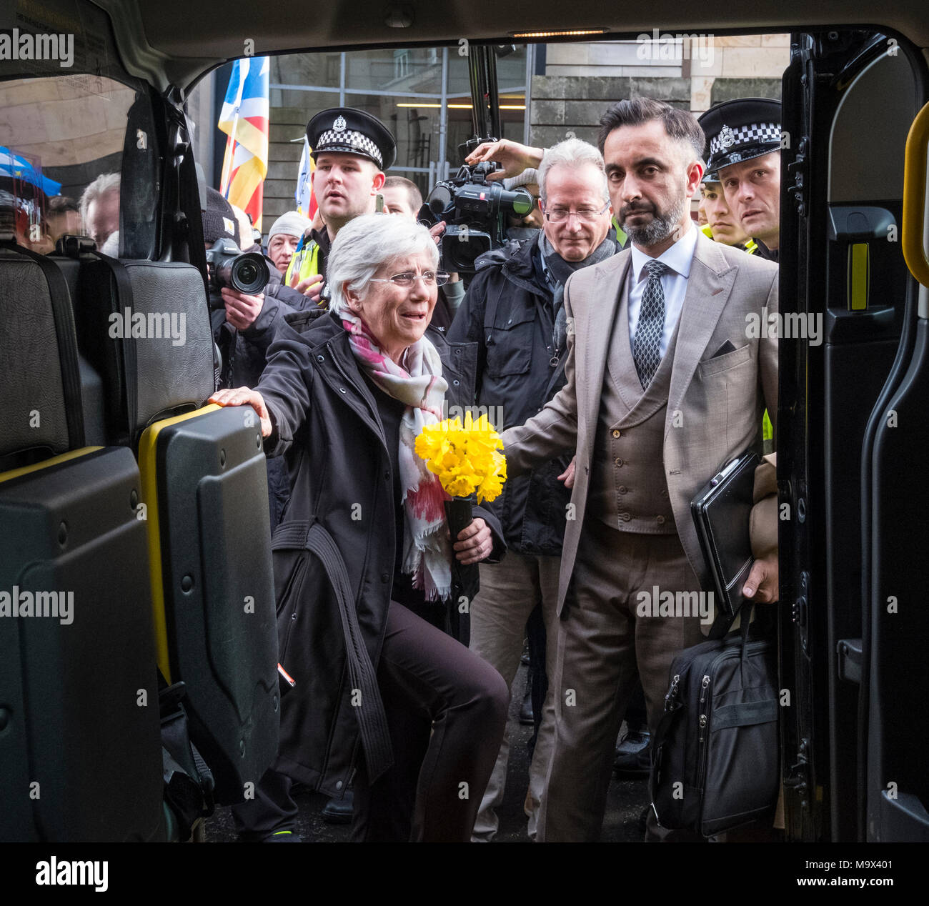 Edinburgh, Scotland,UK. 28 March 2018. former Catalonia Education Minister and independence supporter Clara Ponsati gets into taxi at Edinburgh Sheriff Court after her bail hearing. Ponsati faces extradition to Spain. She was granted bail. Credit: Iain Masterton/Alamy Live News Stock Photo