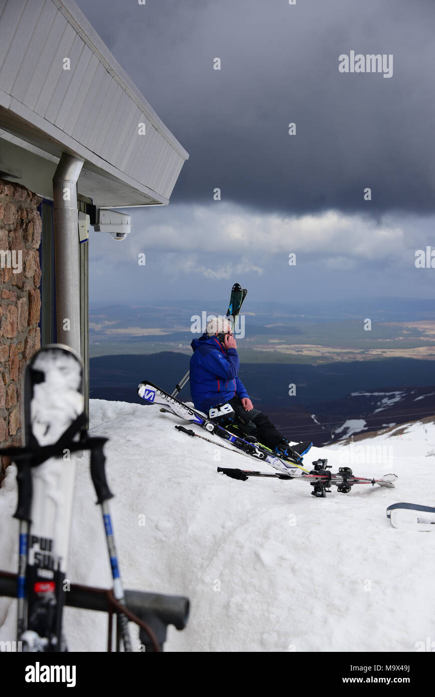 Aviemore, Scotland, United Kingdom, 28, March, 2018. A skier takes a break outside the Ptarmigan Restaurant at Cairngorm Mountain ski centre as the Easter holidays get under way, © Ken Jack / Alamy Live News Stock Photo
