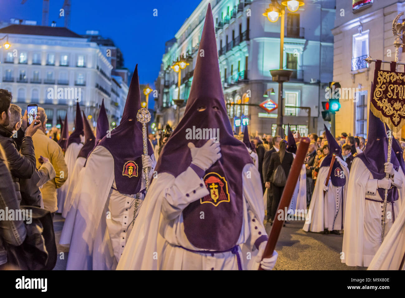 Madrid, Spain. 28th Mar, 2018. Procession of 'los gitanos' on the streets of the center of Madrid, Spain. The procession started from the streets of La Salud to San Andrés square on the streets of Madrid, Spain Credit: Alberto Sibaja Ramírez/Alamy Live News Stock Photo