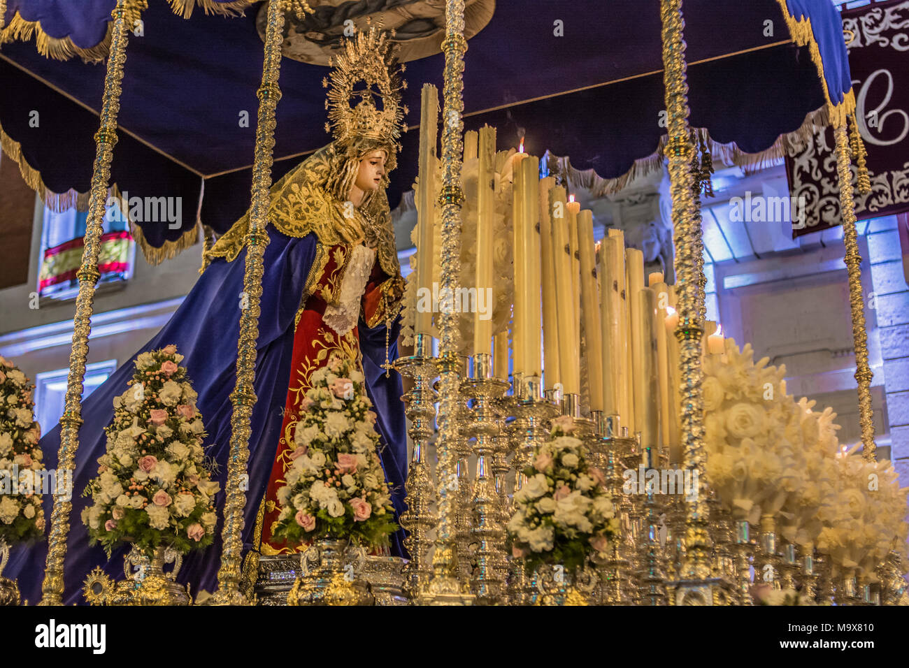 Madrid, Spain. 28th Mar, 2018. Procession of "los gitanos" on the streets of the center of Madrid, Spain. The procession started from the streets of La Salud to San Andrés square on the streets of Madrid, Spain Credit: Alberto Sibaja Ramírez/Alamy Live News Stock Photo